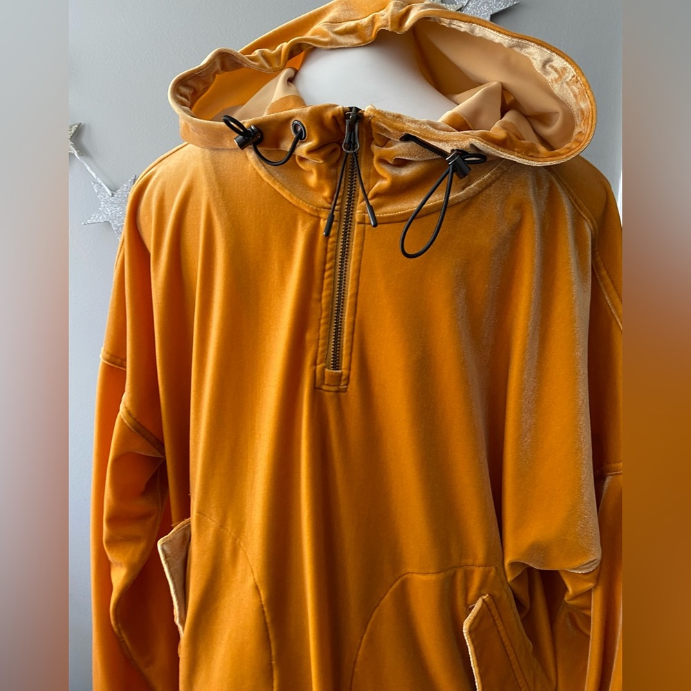 Madison Supply Men’s Velour Quarter Zip Pullover L